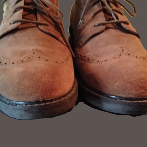 Clarks Men’s Size 10 1/2 Suede Wingtip Oxfords Tan main image 4